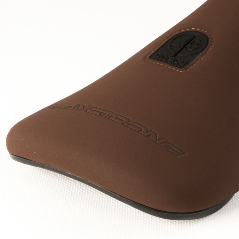 Selle Stay Strong Cutt Off Slim Pivotal marron