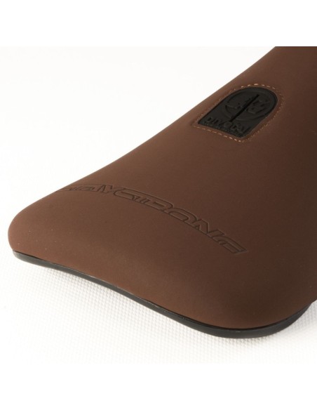 Selle Stay Strong Cutt Off Slim Pivotal marron 2