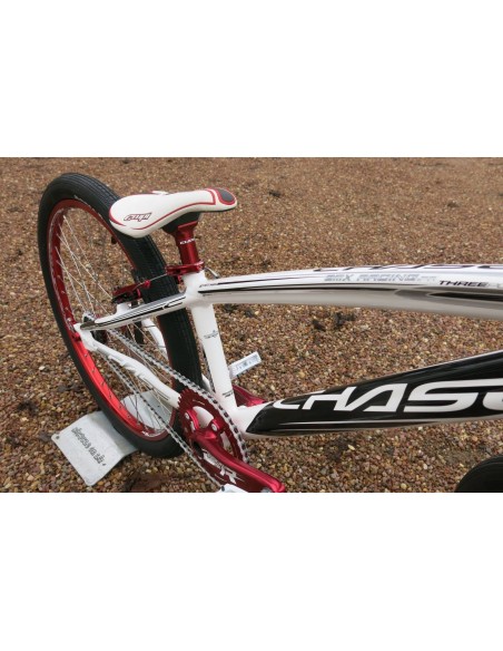 MONTAGE CHASE CRUISER