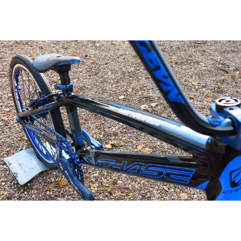 MONTAGE CHASE CRUISER