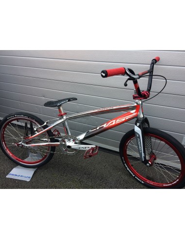 MONTAGE CHASE CRUISER