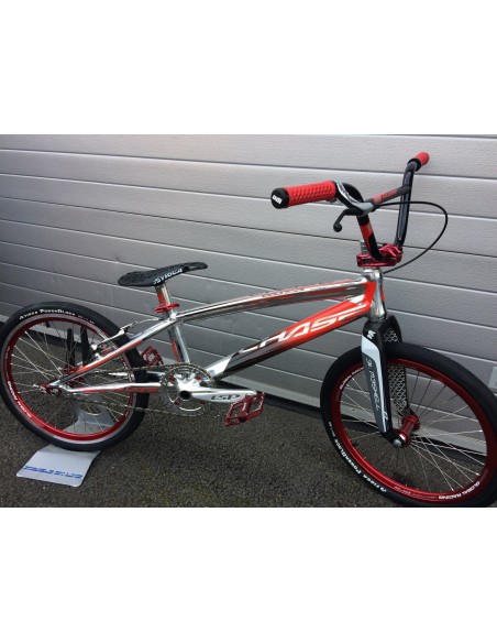 MONTAGE CHASE CRUISER