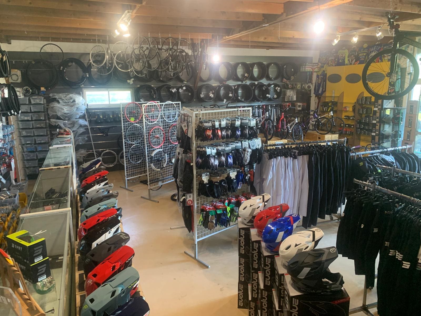 Le conseil au comptoir du shop BMX Racing